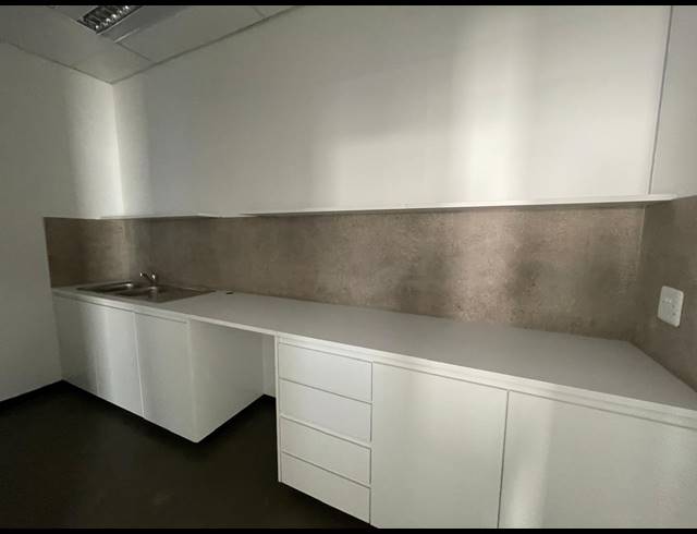 119.50M² OFFICE TO LET IN BRYANSTON